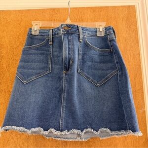 JUST BLACK
Eliza Denim Mini Skirt. Size Large